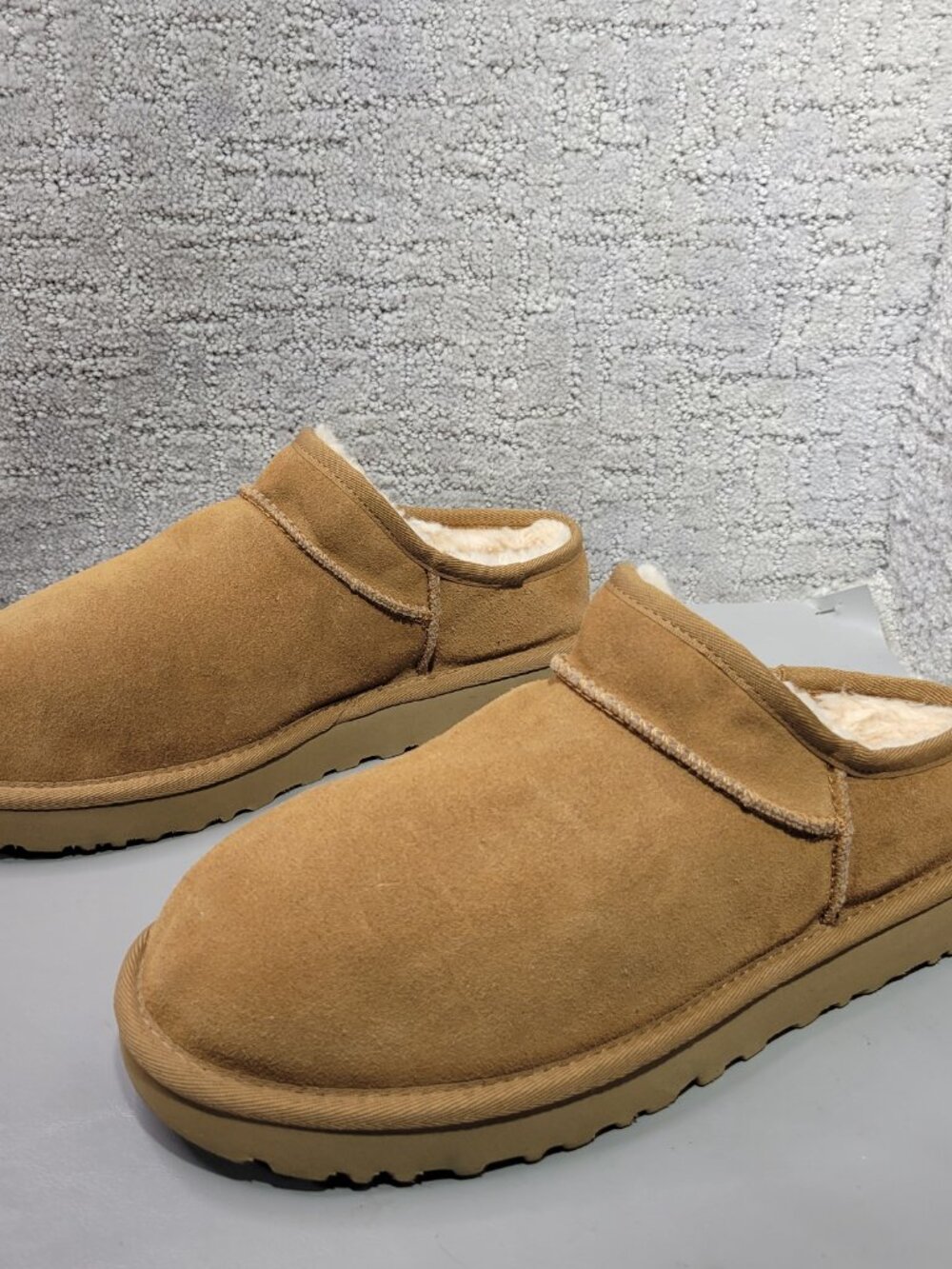 UGG Australian Classic Women's Size US 9 Chestnut Suede Slippers 1108193 - Picture 9 of 13